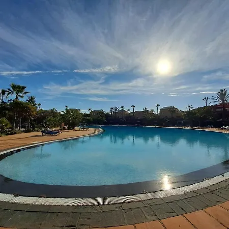 Apartment Tropical Garden Retreat: Private Terrace & Pool Oasis *